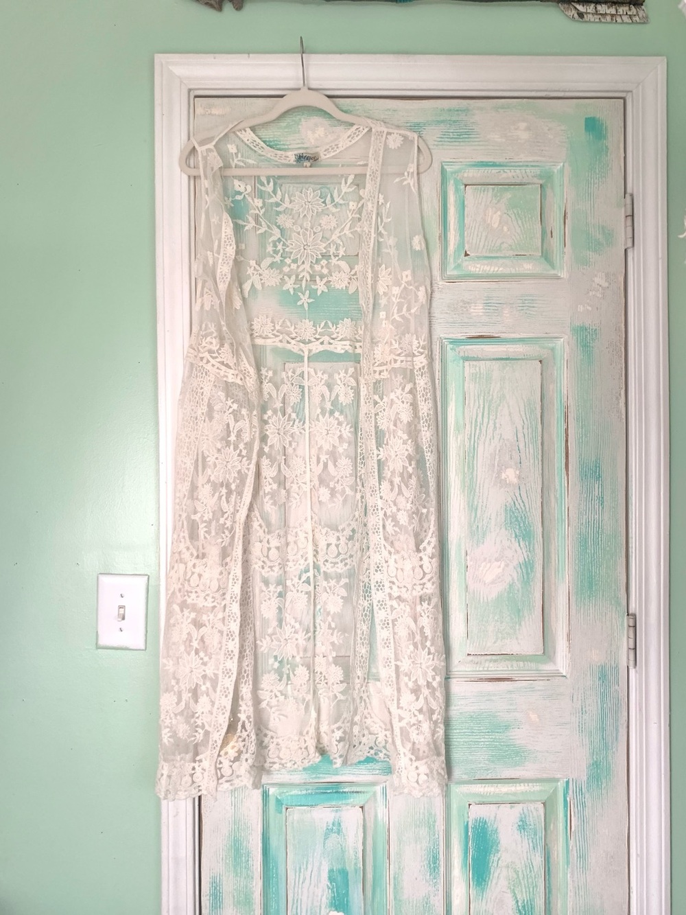 Rebellion Again White Floral Lace Sleeveless Duster Large